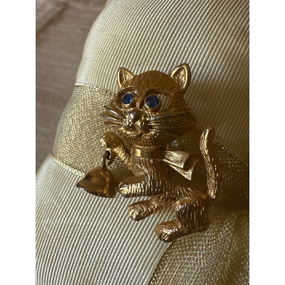 Avon Vintage Gold Tone Cat Brooch With Blue Rhinestone Eyes & Working Bell